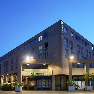 Ibis Styles Centre Port Tolón